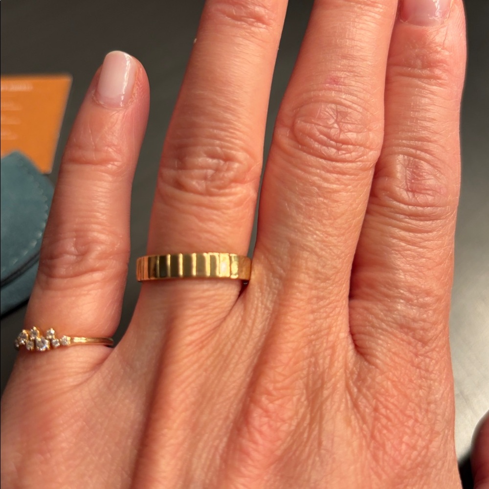 Aurate 14K yellow gold infinity band ring, size 7 - Picture 5 of 14